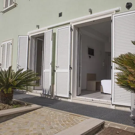 Rooms A due Passi dal Mare-3